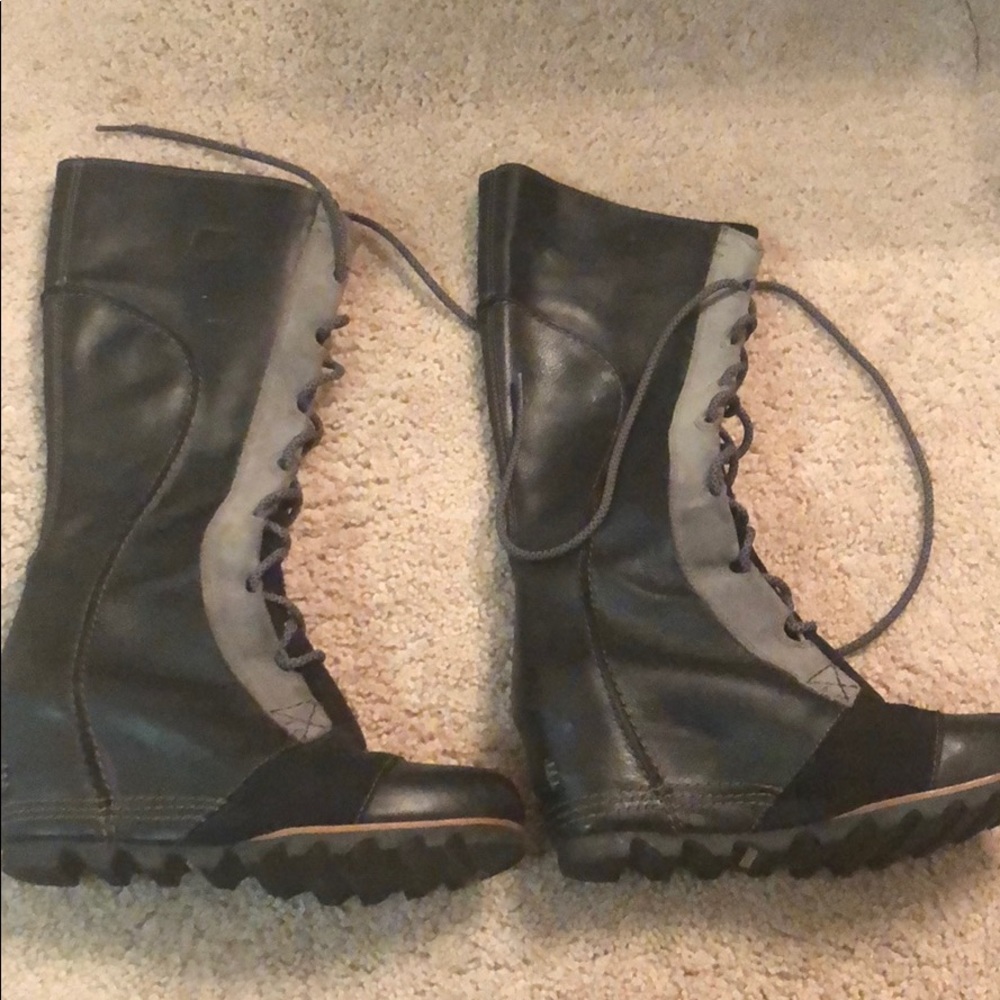 Knee- high black Sorel boots! Size 8!